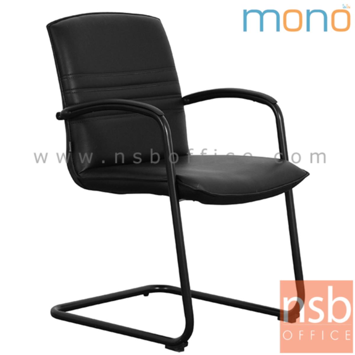B04A186:เก้าอี้รับแขกขาตัวซี หุ้มผ้า รุ่น Primrose (พริมโรส)  มีท้าวแขน ขาเหล็กพ่นดำ