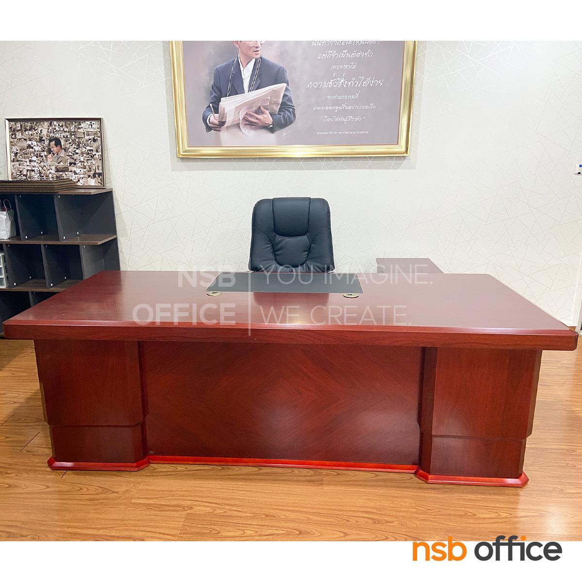 เก้าอี้ผู้บริหารหนังเทียม  รุ่น Redfield (เรดฟีลด์)  โช๊คแก๊ส ขาไม้