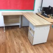 A21A016:โต๊ะทำงานตัวแอล 2 ลิ้นชัก รุ่น Milbert (มิลเบิร์ต)  ขนาด 150W cm. เมลามีน สีเนเจอร์ทีค-ขาว 