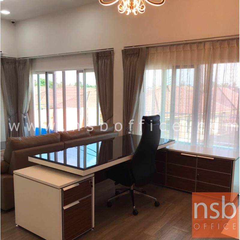 โต๊ะผู้บริหารตัวแอลหน้ากระจก  รุ่น Nextline (เน็กซ์ไลน์) ขนาด 258W cm. สีซีบราโน่-ขาว