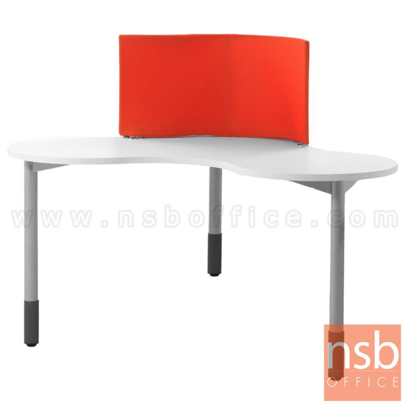 A10A056:โต๊ะกิจกรรมทรงสามเหลี่ยม ขนาด 150W*115H cm. รุ่น DO-I250   ขาเหล็กกลมพ่นสี