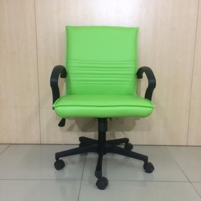  เก้าอี้สำนักงาน หุ้มหนังเทียม PVCสีเขียวโช๊คแก๊ซ ก้อนโยก  (ยกเลิก)