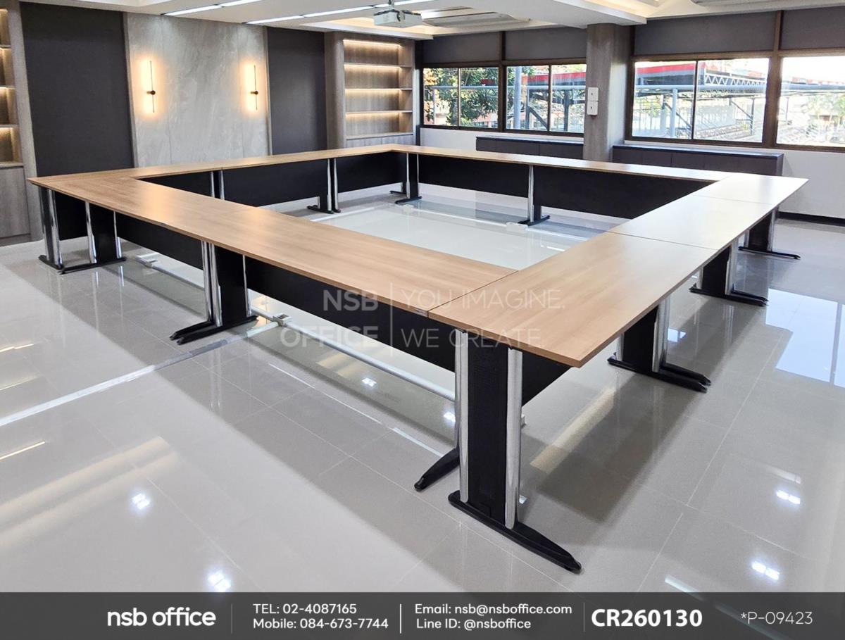 โต๊ะประชุมตรงพร้อมบังตาไม้ ขาเหล็กตัวแอลใช้งานคู่กันกับเก้าอี้สำนักงานหลังเน็ต