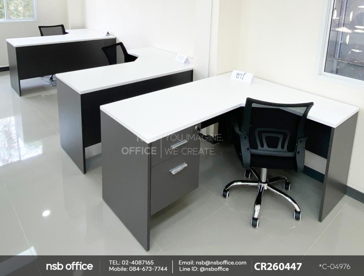 โต๊ะทำงานตัวแอลหน้าโค้งเว้า 2 ลิ้นชักเสริมการใช้งานด้วยเก้าอี้สำนักงานหลังเน็ต
