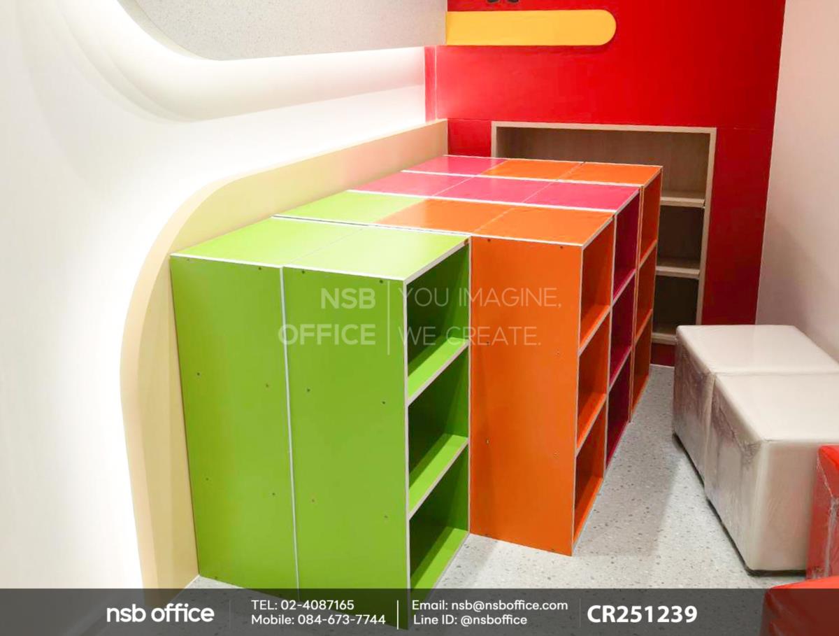 ชั้นวางของอเนกประสงค์ 3 ช่องโล่งเเละด้วยโซฟาสตูล