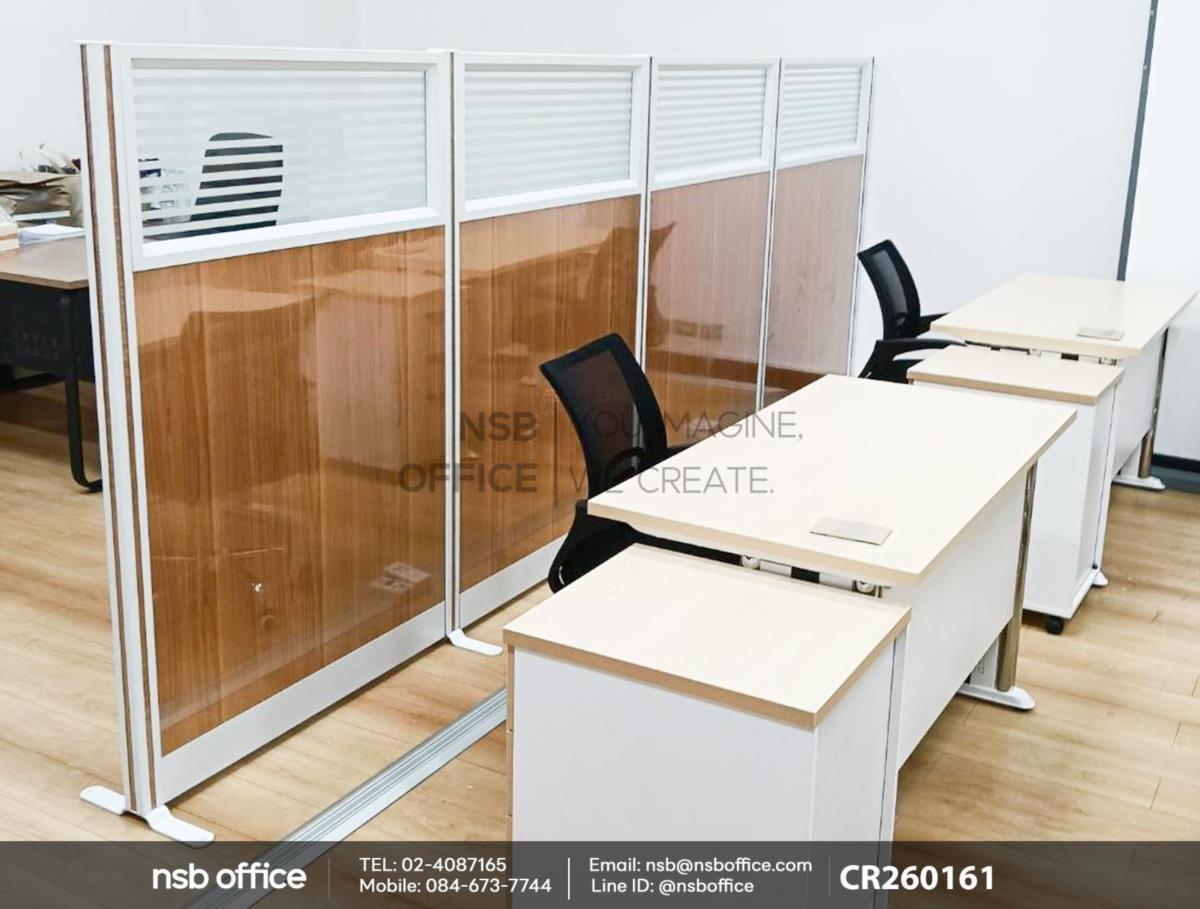 โต๊ะทำงานขาเหล็กเพิ่มความเป็นส่วนตัวด้วยพาร์ทิชั่นแบบครึ่งทึบครึ่งกระจกขัดลาย