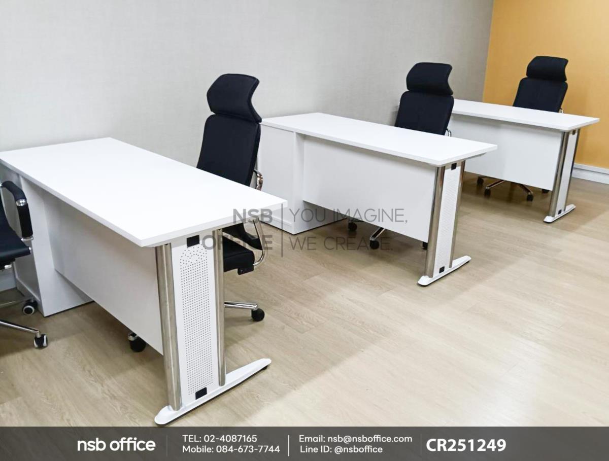 โต๊ะทำงาน 3 ลิ้นชักข้างขาทึบเสริมการใช้งานด้วยเก้าอี้ผู้บริหารหลังเน็ต