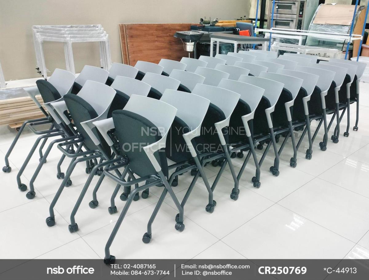 เก้าอี้อเนกประสงค์โพลีล้วนใช้งานคู่กันกับโต๊ะเรียนกิจกรรมทรงคางหมู