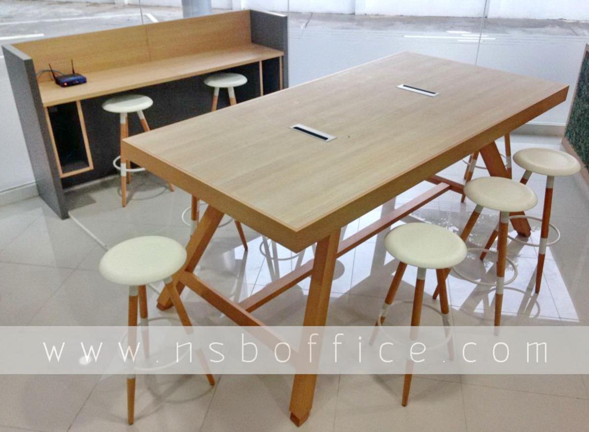 โต๊ะประชุมและเก้าอี้บาร์