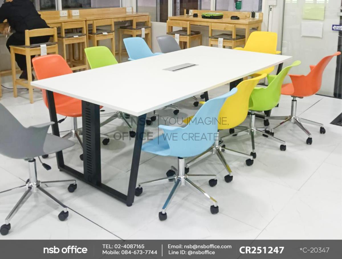 โต๊ะประชุมทรงสี่เหลี่ยมพร้อมกระจังร้อยสายไฟ ขาเหล็กกล่องใช้งานคู่กันกับเก้าอี้อเนกประสงค์เฟรมโพลี่