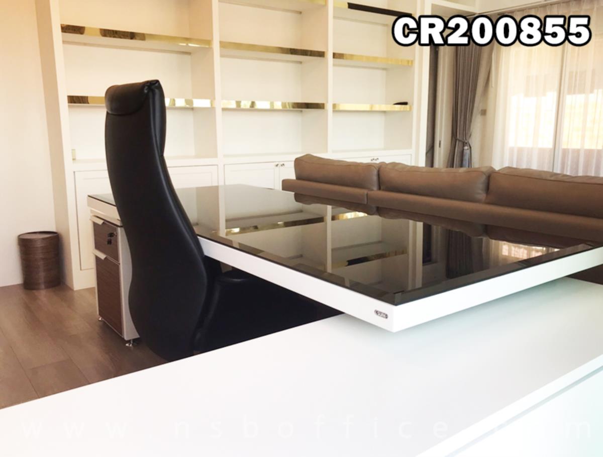 โต๊ะทำงานตัวแอลหน้ากระจก ขนาด 258W cm. สีซีบราโน่-ขาว และ เก้าอี้ผู้บริหาร โช๊คแก๊ส มีก้อนโยก ขาอลูมิเนียม