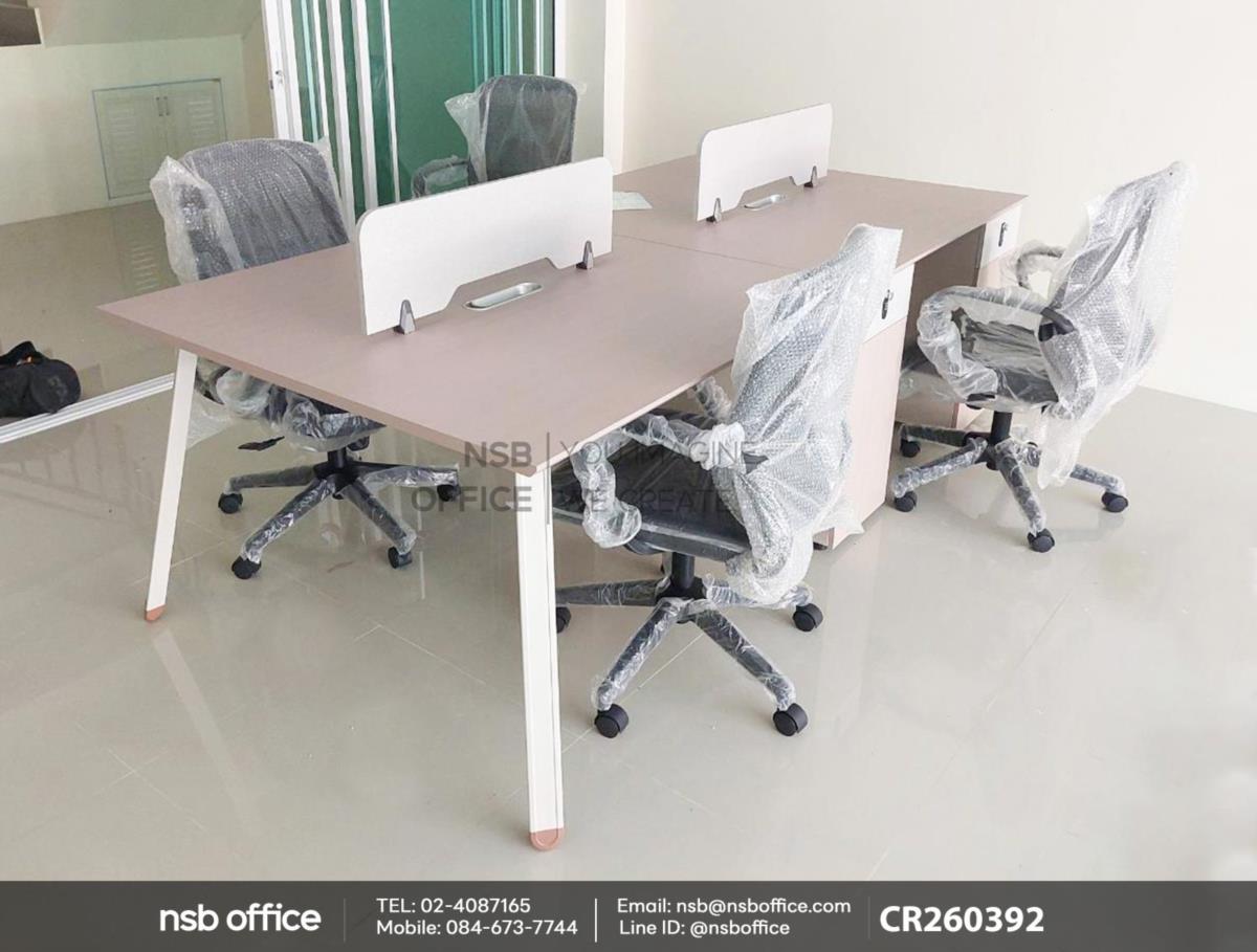 โต๊ะทำงานกลุ่ม 4 ที่นั่ง เสริมมินิสกรีนและตู้เก็บของพร้อมเก้าอี้สำนักงานหลังเน็ต