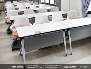 โต๊ะประชุมพับได้ล้อเลื่อน บังตาสีเทาใช้งานคู่กันกับเก้าอี้เฟรมโพลี่ล้อเลื่อน สามารถวางกระเป๋าได้