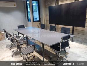 โต๊ะประชุมทรงสี่เหลี่ยมและเก้าอี้สำนักงานหุ้มหนังพียูสีดำ