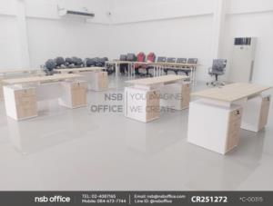 โต๊ะทำงาน 4 ลิ้นชัก 1 บานเปิดเสริมการใช้งานด้วยเก้าอี้สำนักงาน