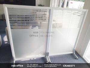 พาร์ทิชั่นล้อเลื่อน บนกระจกขัดลายล่างกระจกพ่นทราย