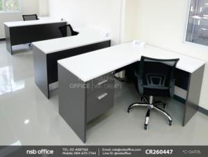 โต๊ะทำงานตัวแอลหน้าโค้งเว้า 2 ลิ้นชักเสริมการใช้งานด้วยเก้าอี้สำนักงานหลังเน็ต