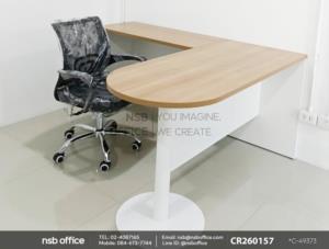 โต๊ะแพทย์ในห้องตรวจ ใช้งานคู่กันกับเก้าอี้สำนักงานหลังเน็ต