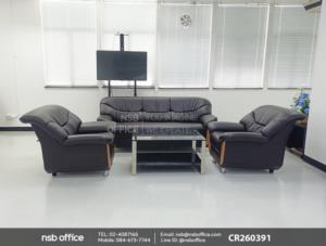 โซฟารับแขกขาเหล็กชุบโครเมี่ยม เสริมการใช้งานด้วยโต๊ะกลางกระจกนิรภัยสีดำ โครงขาสแตนเลส