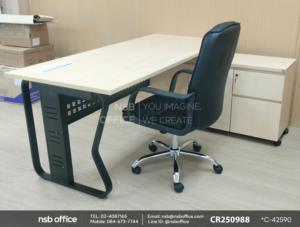 โต๊ะผู้บริหารทรงสี่เหลี่ยม ตู้ข้างล้อเลื่อนเสริมด้วยเก้าอี้สำนักงานหุ้มหนังเทียม