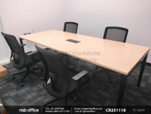 โต๊ะประชุมทรงสี่เหลี่ยมใช้งานคู่กันกับเก้าอี้สำนักงานหลังเน็ต