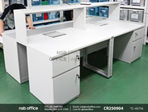 โต๊ะห้องแล็บ ท็อปลามิเนต HPL แบบมีชั้นต่อบน พร้อมป๊อปอัพ กึ่งกลางโต๊ะ 