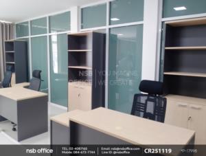 โต๊ะทำงานโล่งใช้งานคู่กันกับเก้าอี้ผู้บริหารหลังเน็ต เสริมด้วยตู้เก็บเอกสาร