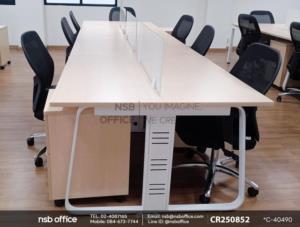 ชุดโต๊ะทำงานกลุ่มขาเหล็ก พร้อมมินิสกรีนและตู้ลิ้นชักไม้ล้อเลื่อนใช้งานคู่กันกับเก้าอี้สำนักงานหลังเน็ต