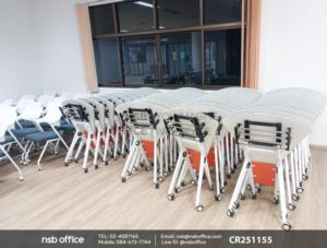 โต๊ะพับล้อเลื่อนมีที่เก็บของใต้โต๊ะ ใช้งานคู่กับเก้าอี้อเนกประสงค์โพลี่ล้วน