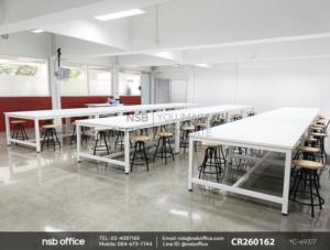 โต๊ะกันสั่นแบบสั่งทำพิเศษนอกแบบ เสริมการใช้งานด้วยเก้าอี้บาร์สตูลหน้าไม้ที่นั่งกลม