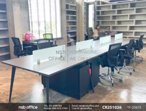 โต๊ะประชุมทรงสี่เหลี่ยม ขาปลายเรียวหกเหลี่ยม สีเทาฟ้าเสริมมินิสกรีนกระจกแบบเจาะท็อป