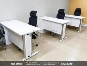 โต๊ะทำงาน 3 ลิ้นชักข้างขาทึบเสริมการใช้งานด้วยเก้าอี้ผู้บริหารหลังเน็ต