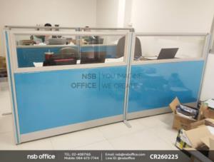 พาร์ทิชั่นแบบครึ่งทึบครึ่งกระจกใส พร้อมเสาเริ่ม