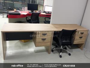 โต๊ะทำงาน 2 ลิ้นชักเสริมการใช้งานด้วยเก้าอี้สำนักงานหลังเน็ต