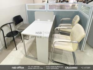 โต๊ะทำงานขาเหล็กบังตาไม้ ขาเหล็กกล่องเสริมการใช้งานด้วยมินิสกรีนไม้เมลามีน แบบเจาะหน้าโต๊ะ