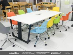 โต๊ะประชุมทรงสี่เหลี่ยมพร้อมกระจังร้อยสายไฟ ขาเหล็กกล่องใช้งานคู่กันกับเก้าอี้อเนกประสงค์เฟรมโพลี่