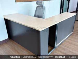 โต๊ะทำงานใช้งานคู่กันกับเก้าอี้สำนักงานหลังเน็ต