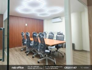 โต๊ะประชุมทรงสี่เหลี่ยม ขาเหล็กทรงหางปลาเสริมการใช้งานด้วยเก้าอี้ผู้บริหารหลังเน็ต 