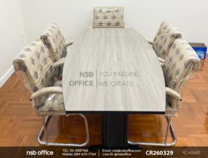 โต๊ะประชุมทรงเรือใช้งานคู่กันกับเก้าอี้รับแขกขาตัวซี