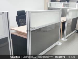 พาร์ทิชั่นแบบครึ่งทึบครึ่งกระจกฝ้า พร้อมเสาเริ่ม